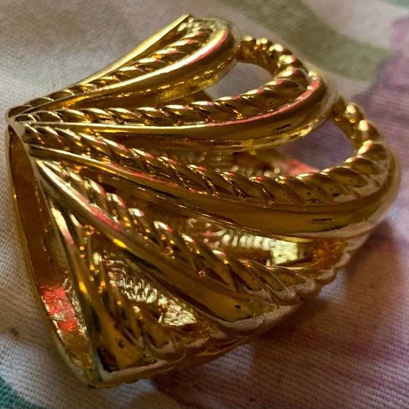 Accessories - Vintage gold scarf tube